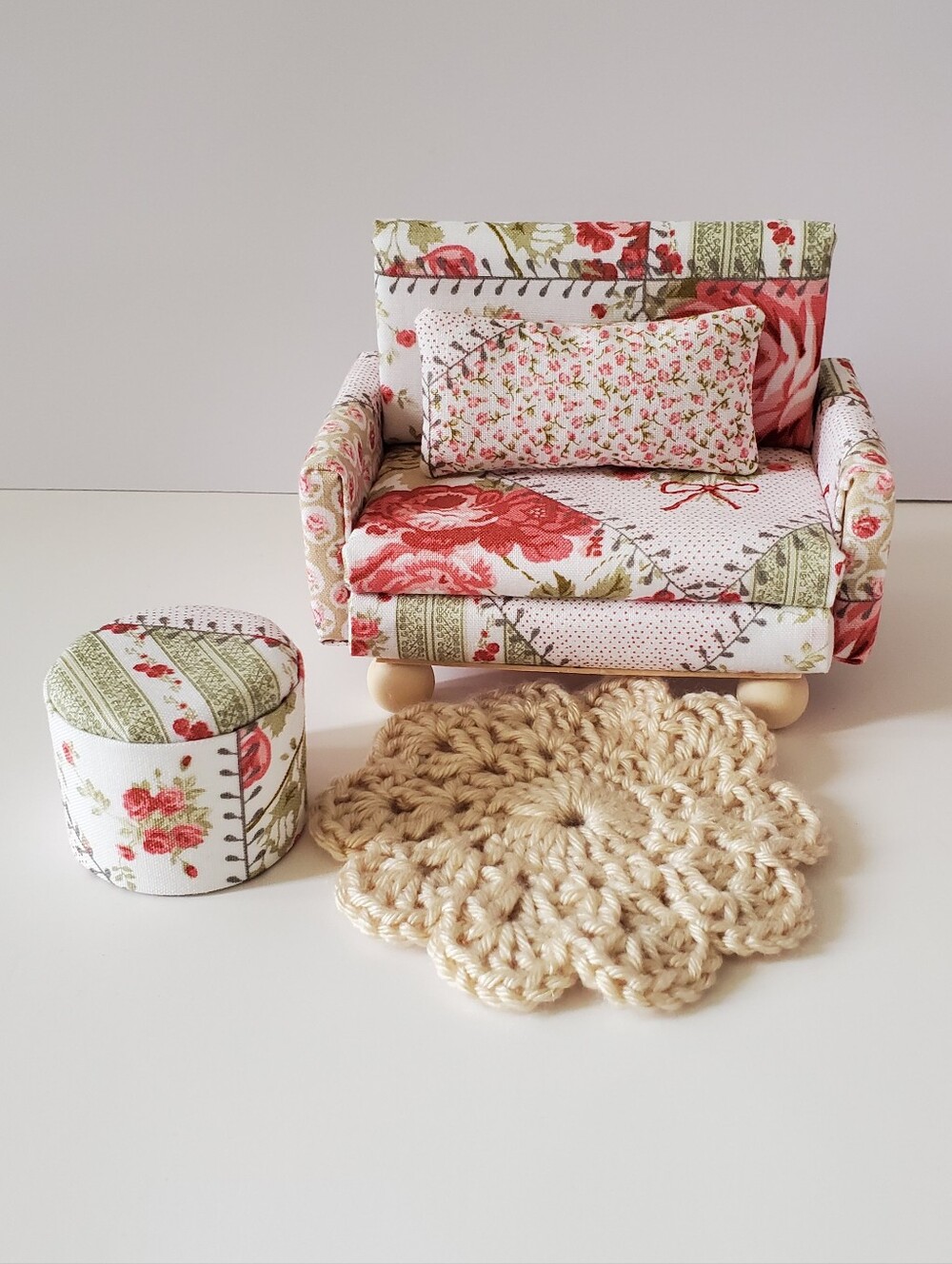 Miniature Dollhouse 1:12 Scale Floral Sofa Maileg